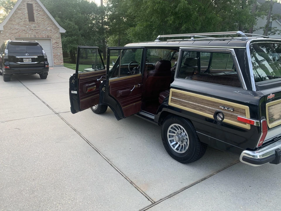 1988 Jeep SJ Grand Wagoneer - Image 20 of 31