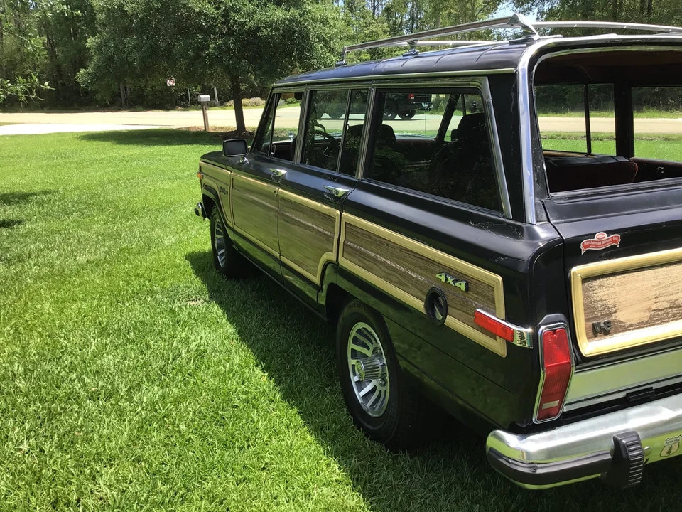 1988 Jeep SJ Grand Wagoneer - Image 14 of 31