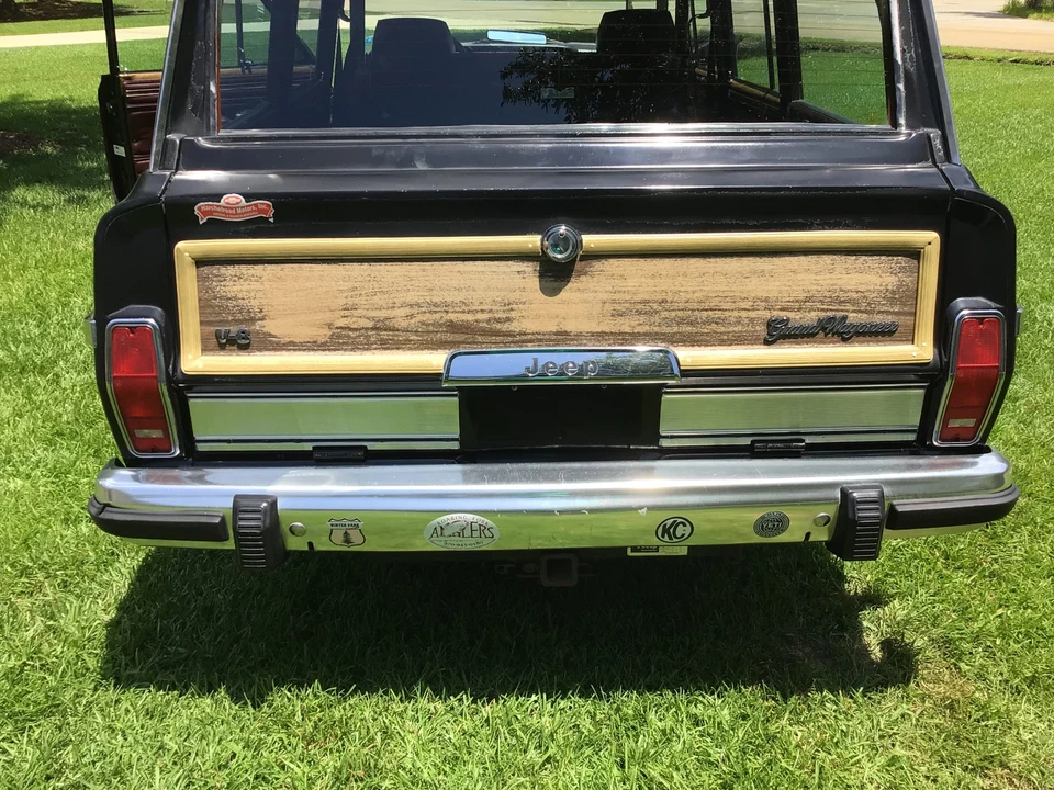 1988 Jeep SJ Grand Wagoneer - Image 13 of 31