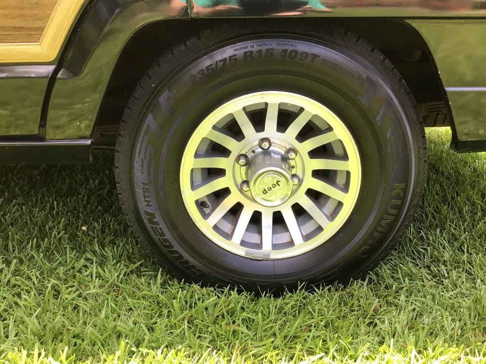 1988 Jeep SJ Grand Wagoneer - Image 27 of 31