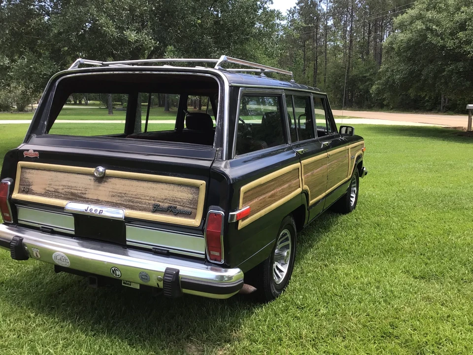 1988 Jeep SJ Grand Wagoneer - Image 11 of 31