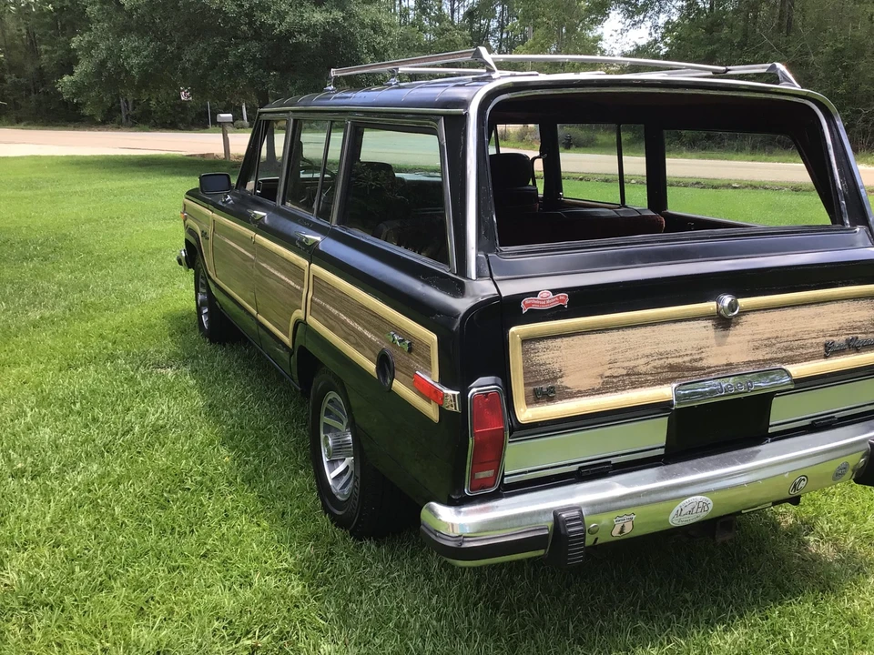 1988 Jeep SJ Grand Wagoneer - Image 15 of 31
