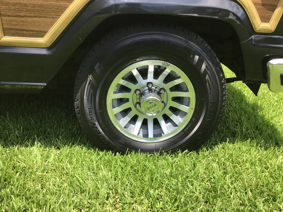 1988 Jeep SJ Grand Wagoneer - Image 25 of 31