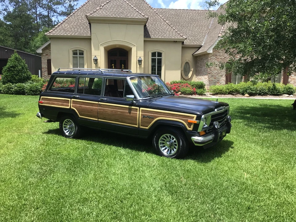 1988 Jeep SJ Grand Wagoneer - Image 7 of 31