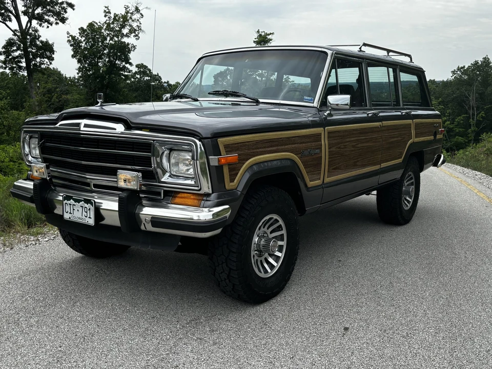 1988 Jeep SJ Grand Wagoneer - Image 4 of 31