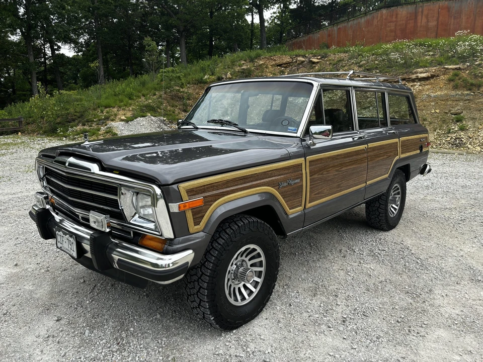 1988 Jeep SJ Grand Wagoneer - Image 6 of 31