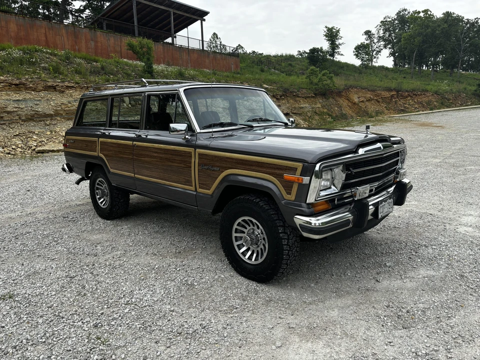 1988 Jeep SJ Grand Wagoneer - Image 22 of 31