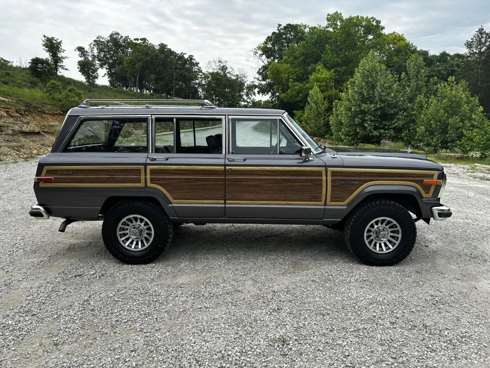 1988 Jeep SJ Grand Wagoneer - Image 20 of 31