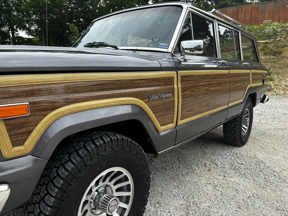 1988 Jeep SJ Grand Wagoneer - Image 27 of 31