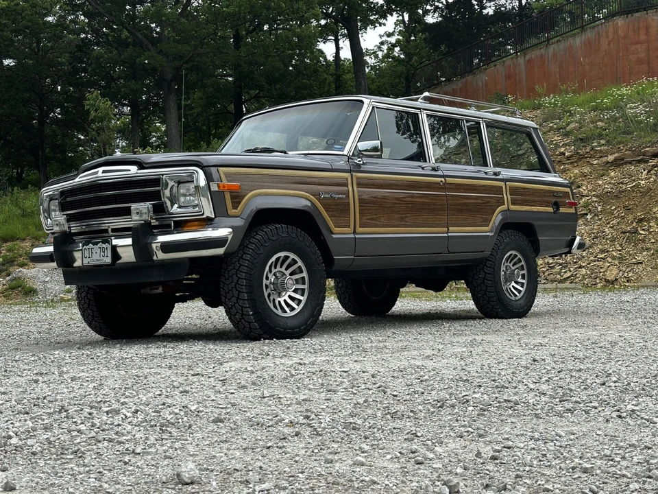 1988 Jeep SJ Grand Wagoneer - Image 12 of 31