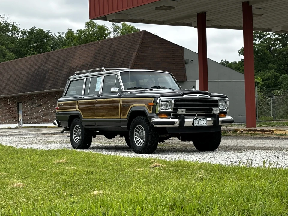 1988 Jeep SJ Grand Wagoneer - Image 2 of 31