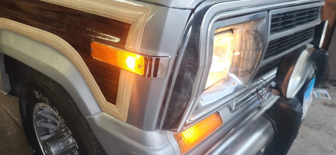 1988 Jeep SJ Grand Wagoneer - Image 21 of 31