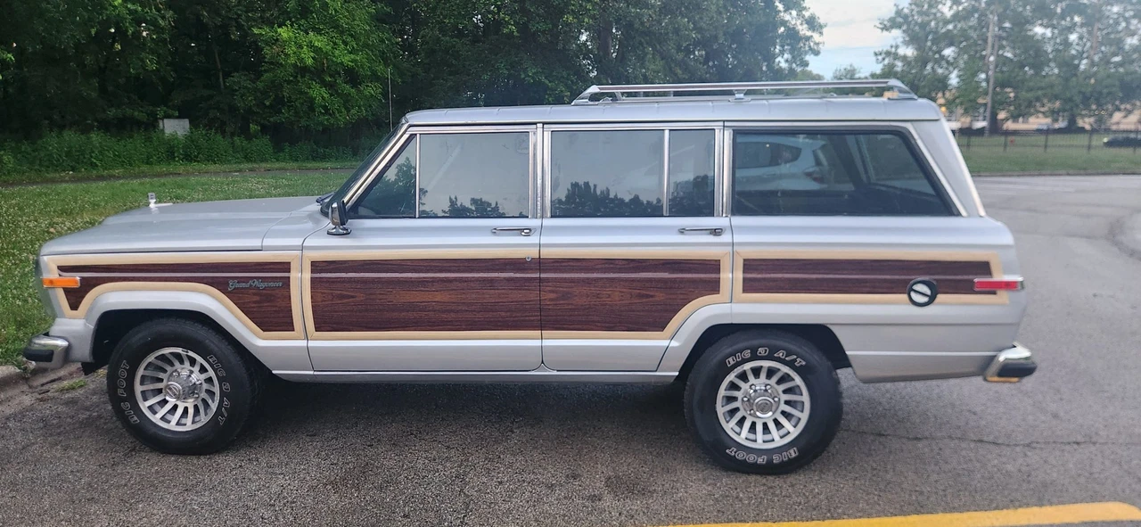 1988 Jeep SJ Grand Wagoneer - Image 4 of 31