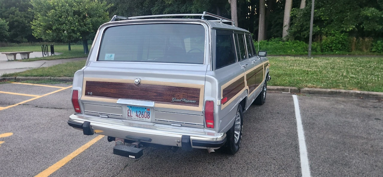 1988 Jeep SJ Grand Wagoneer - Image 7 of 31