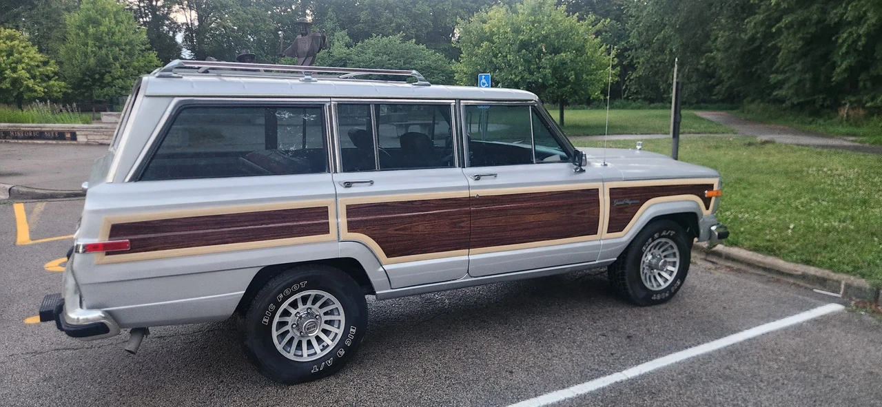 1988 Jeep SJ Grand Wagoneer - Image 8 of 31