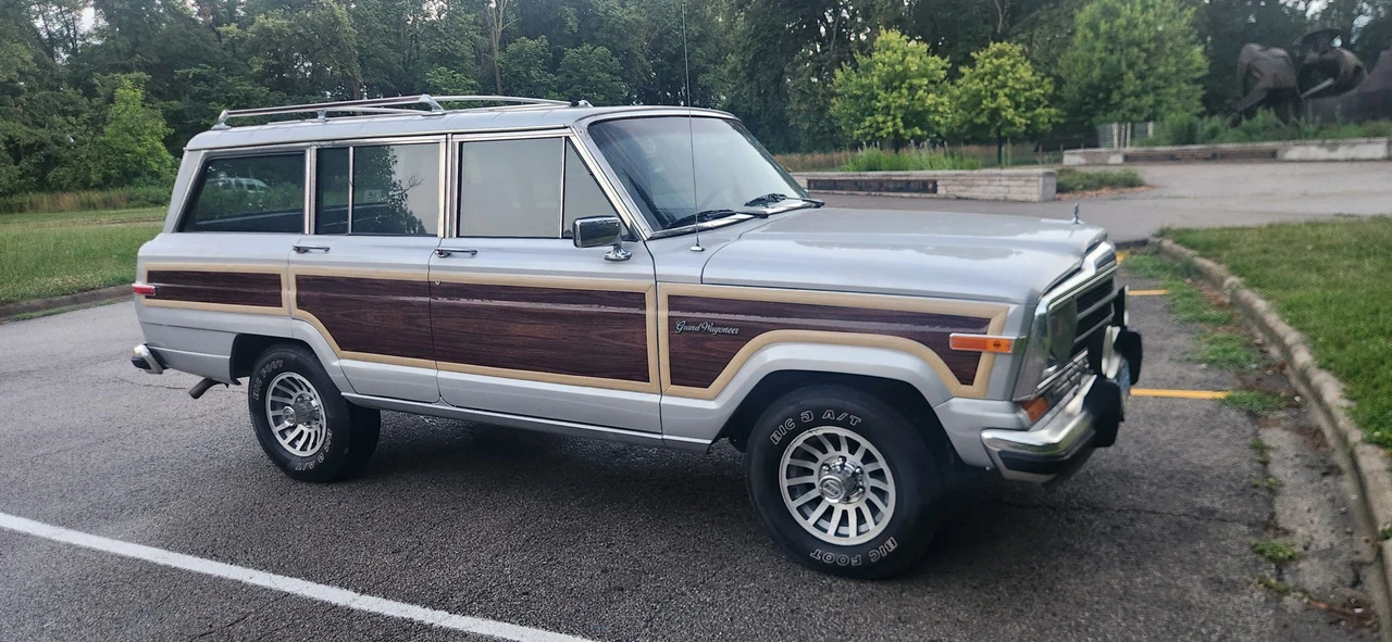 1988 Jeep SJ Grand Wagoneer - Image 9 of 31