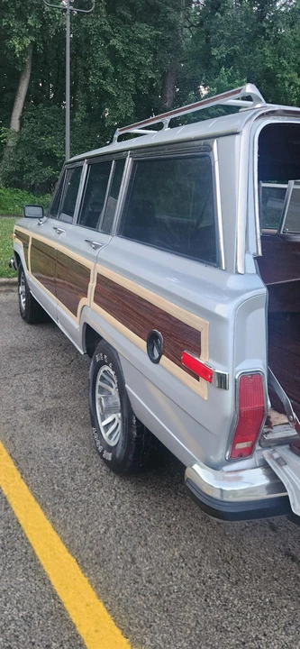 1988 Jeep SJ Grand Wagoneer - Image 15 of 31