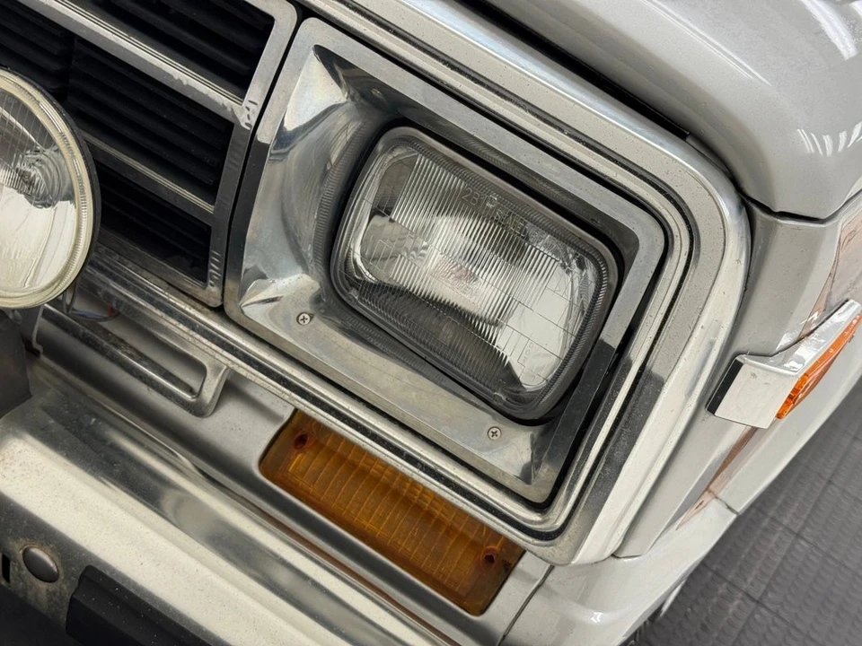 1988 Jeep SJ Grand Wagoneer - Image 11 of 12