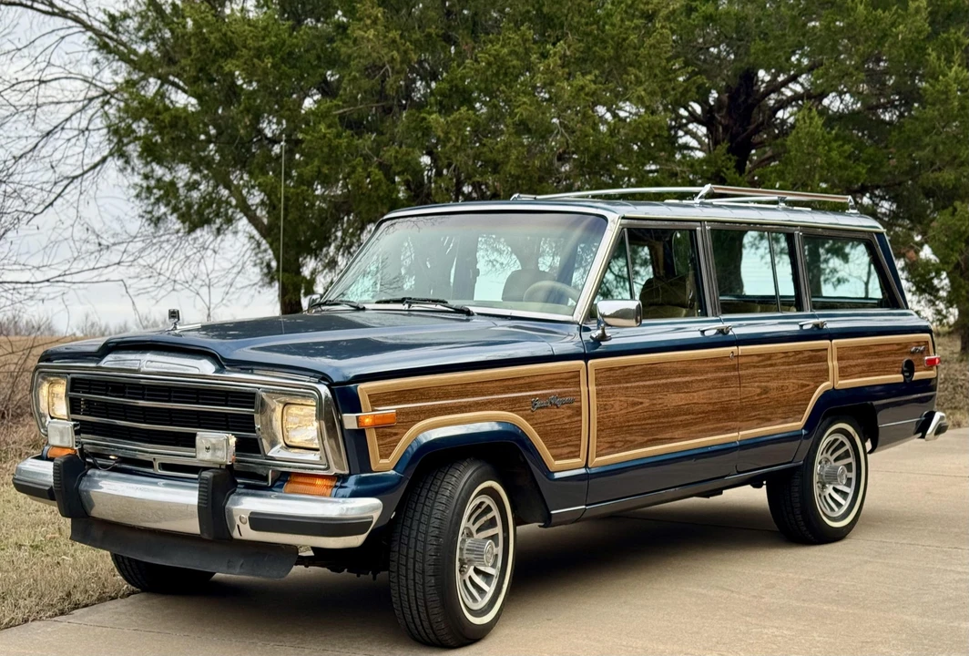 1988 Jeep SJ Grand Wagoneer - Image 2 of 31