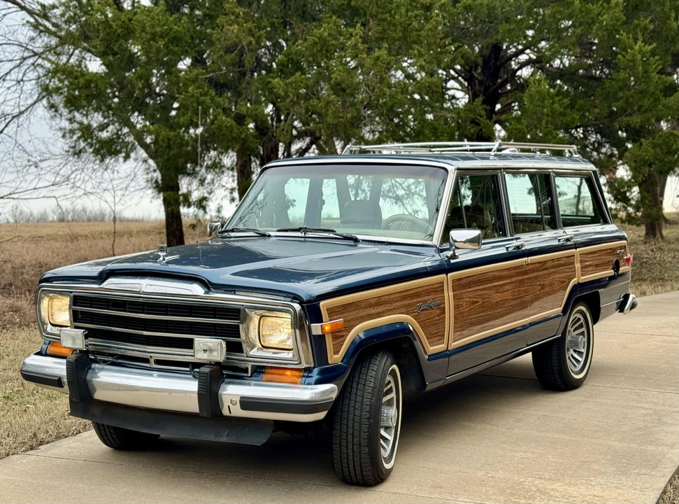 1988 Jeep SJ Grand Wagoneer - Image 4 of 31