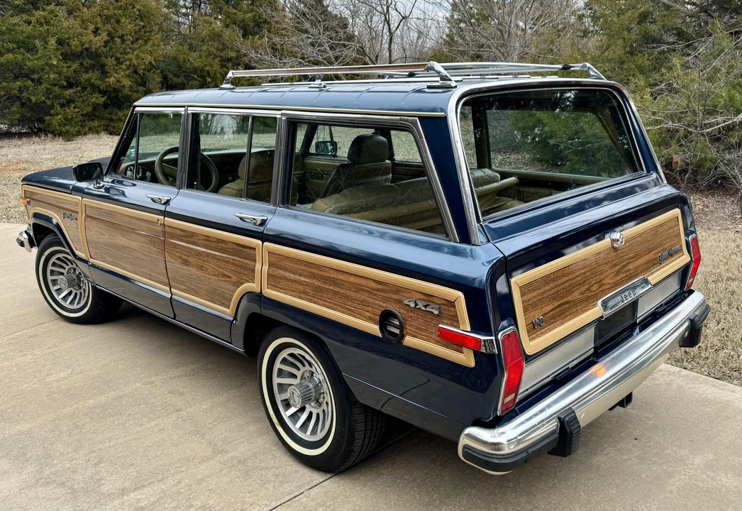 1988 Jeep SJ Grand Wagoneer - Image 10 of 31
