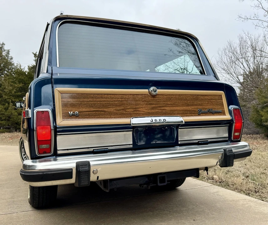 1988 Jeep SJ Grand Wagoneer - Image 13 of 31