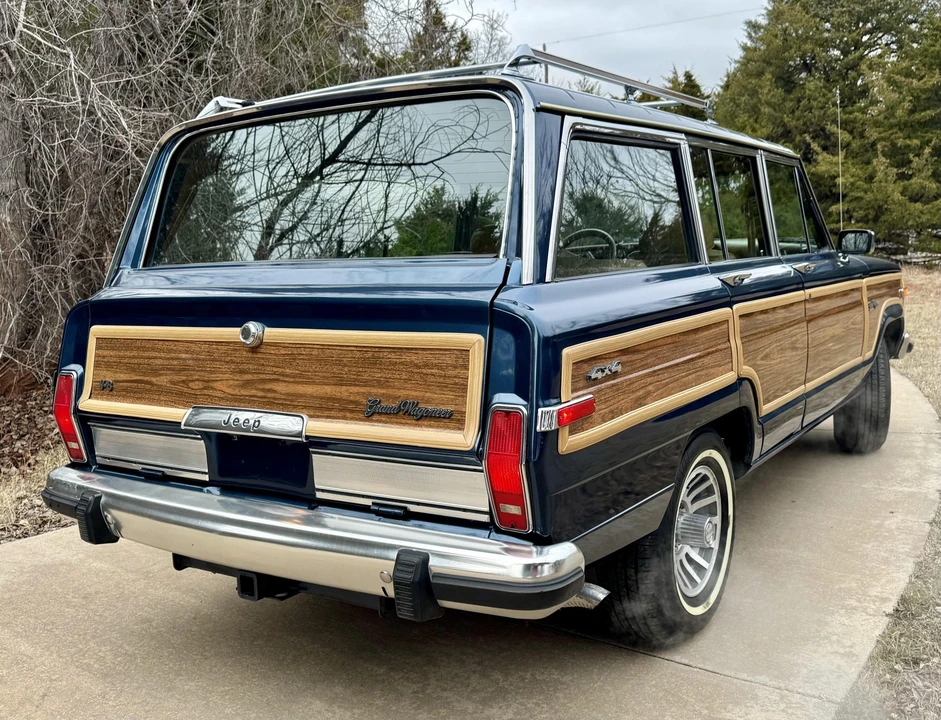 1988 Jeep SJ Grand Wagoneer - Image 14 of 31