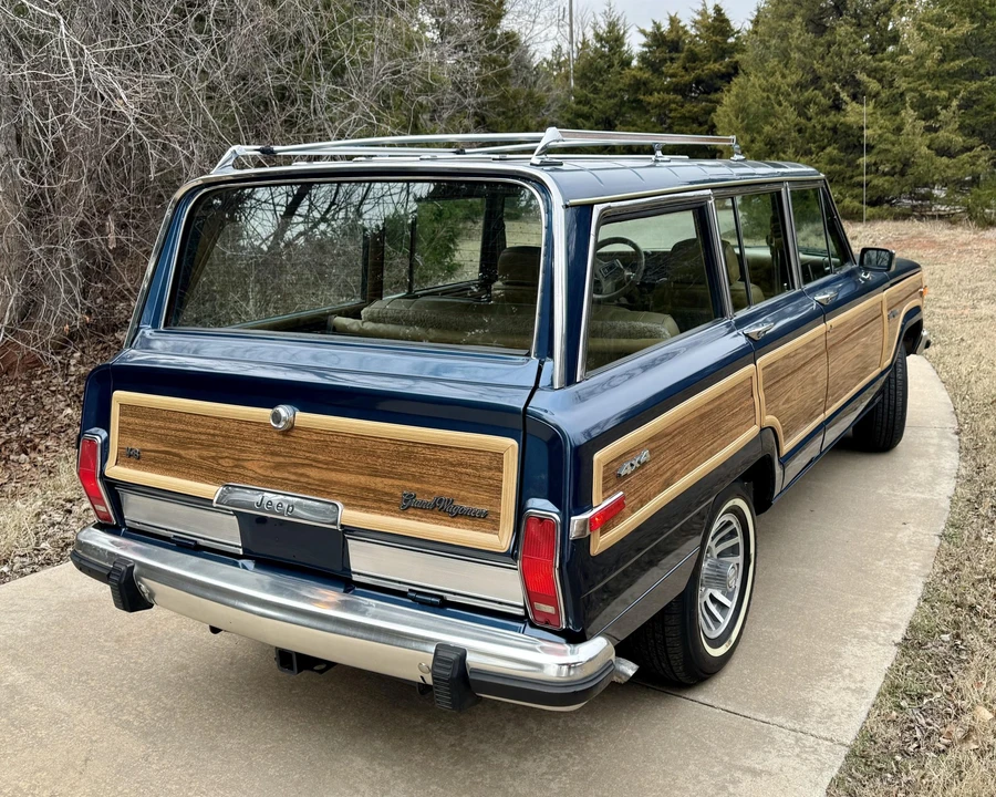 1988 Jeep SJ Grand Wagoneer - Image 15 of 31