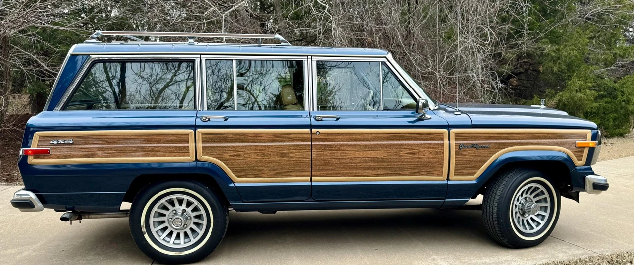 1988 Jeep SJ Grand Wagoneer - Image 18 of 31