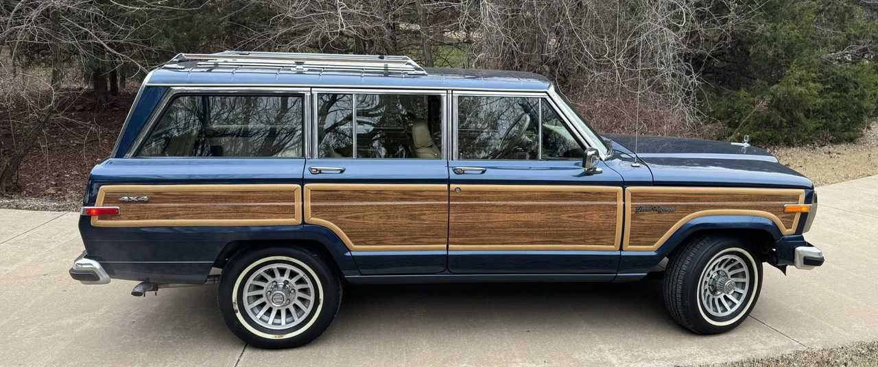 1988 Jeep SJ Grand Wagoneer - Image 19 of 31
