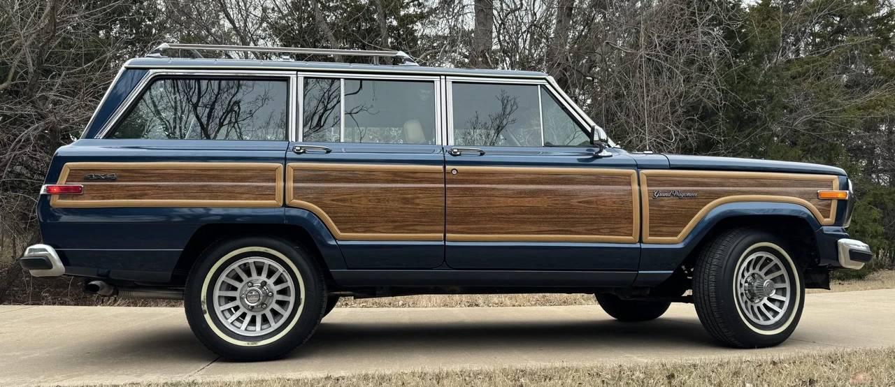1988 Jeep SJ Grand Wagoneer - Image 17 of 31