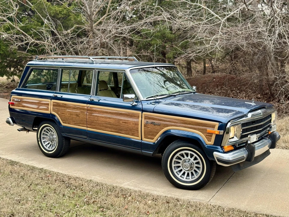 1988 Jeep SJ Grand Wagoneer - Image 20 of 31
