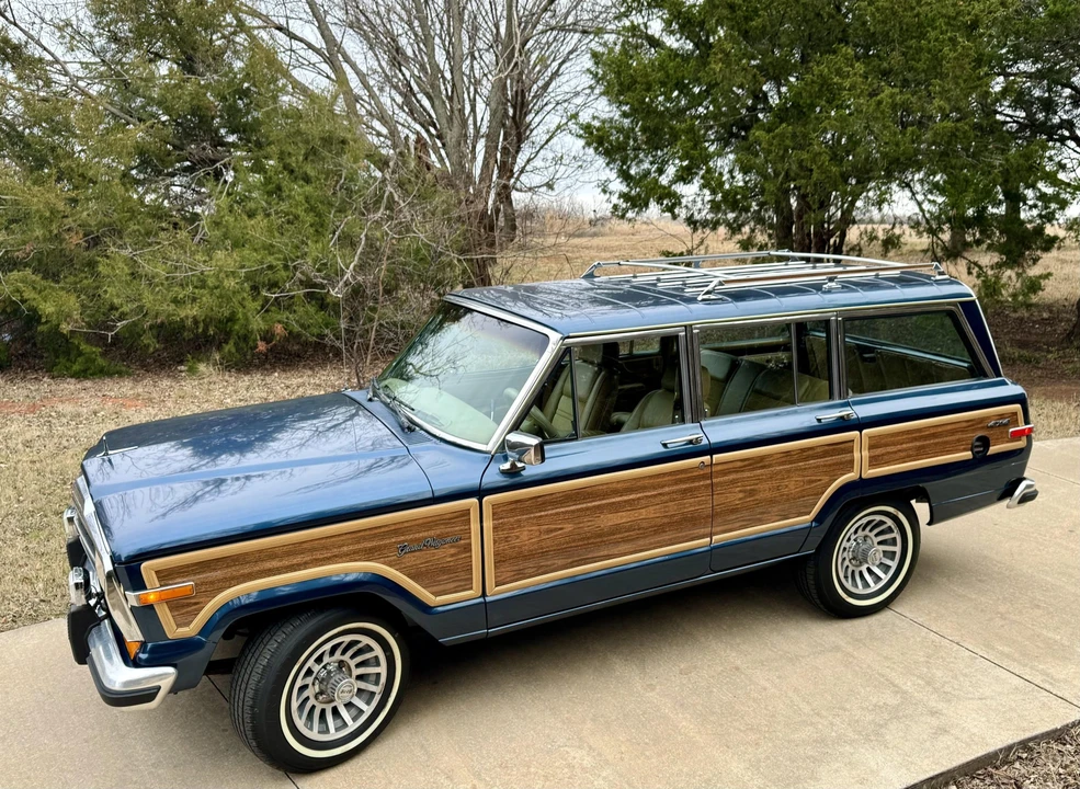 1988 Jeep SJ Grand Wagoneer - Image 7 of 31