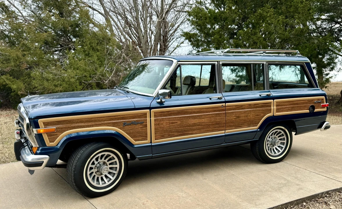 1988 Jeep SJ Grand Wagoneer - Image 8 of 31