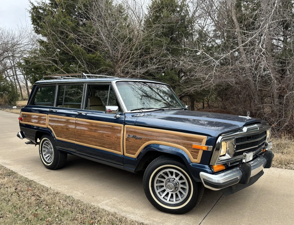 1988 Jeep SJ Grand Wagoneer - Image 23 of 31