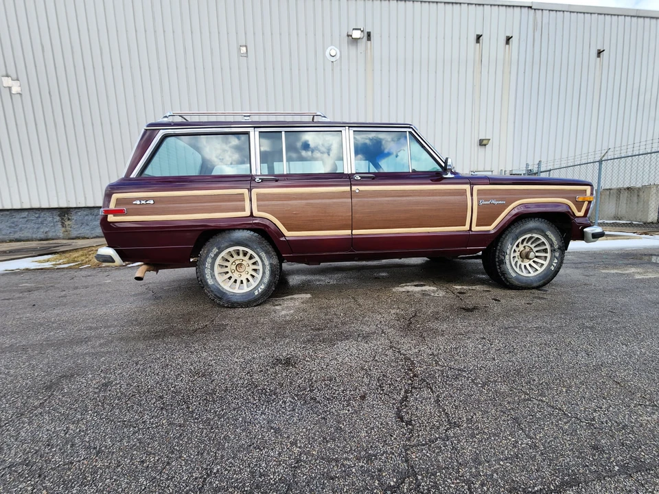 1988 Jeep SJ Grand Wagoneer - Image 17 of 31