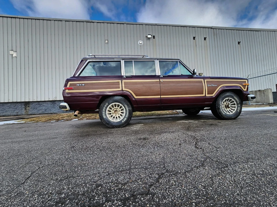 1988 Jeep SJ Grand Wagoneer - Image 15 of 31