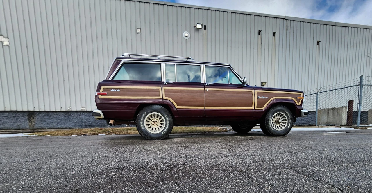 1988 Jeep SJ Grand Wagoneer - Image 18 of 31