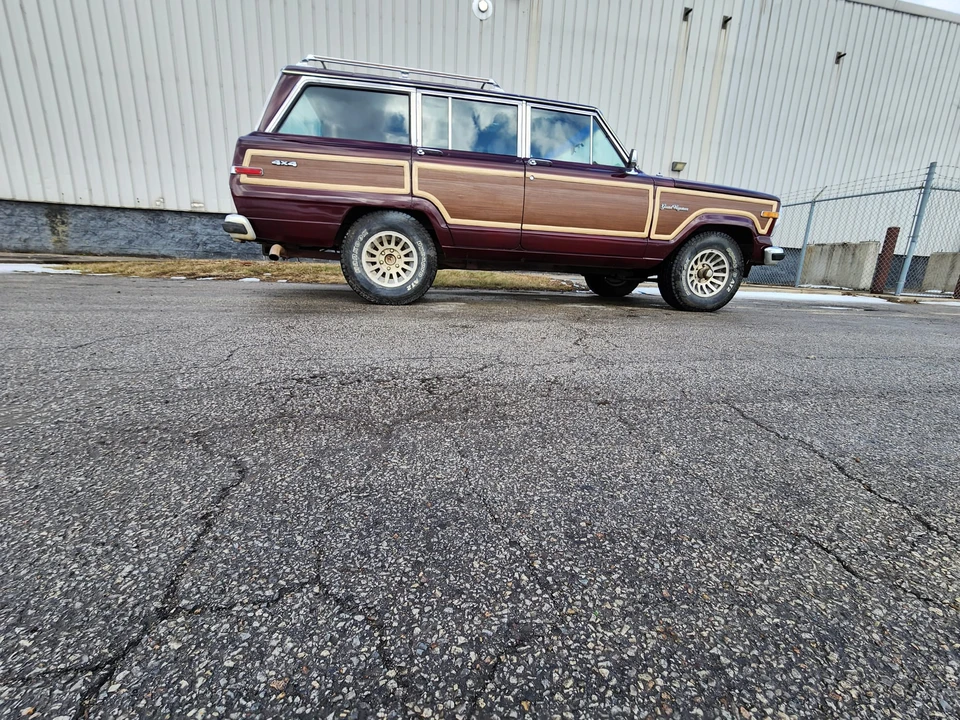 1988 Jeep SJ Grand Wagoneer - Image 14 of 31