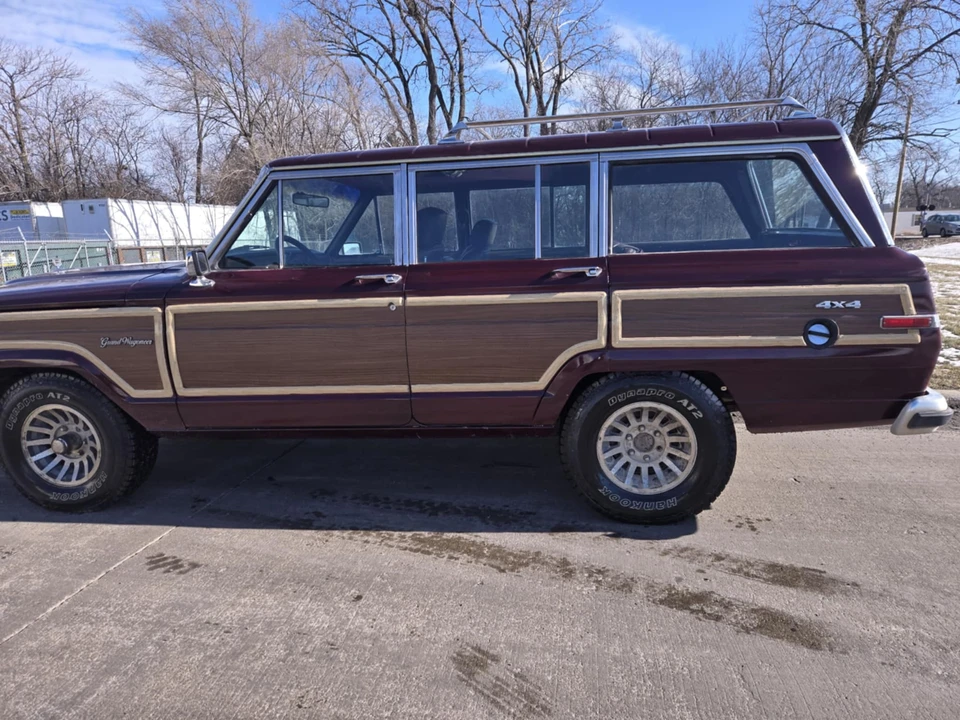 1988 Jeep SJ Grand Wagoneer - Image 5 of 31