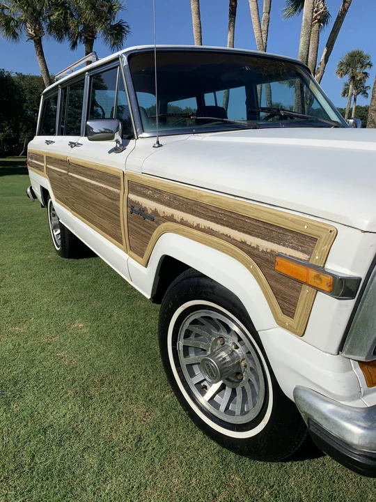 1988 Jeep SJ Grand Wagoneer - Image 14 of 31