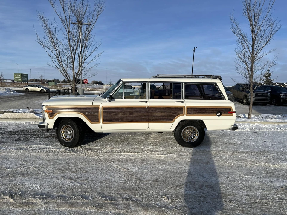 1988 Jeep SJ Grand Wagoneer - Image 3 of 31