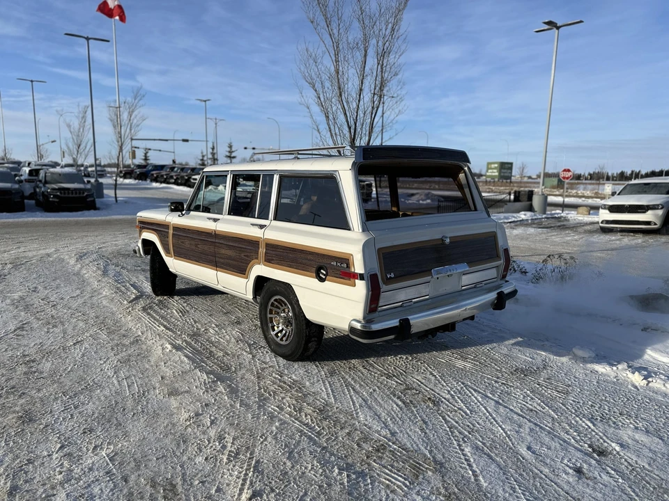 1988 Jeep SJ Grand Wagoneer - Image 4 of 31