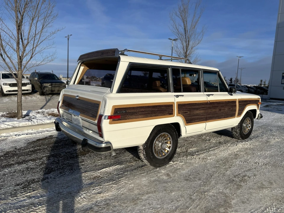 1988 Jeep SJ Grand Wagoneer - Image 7 of 31