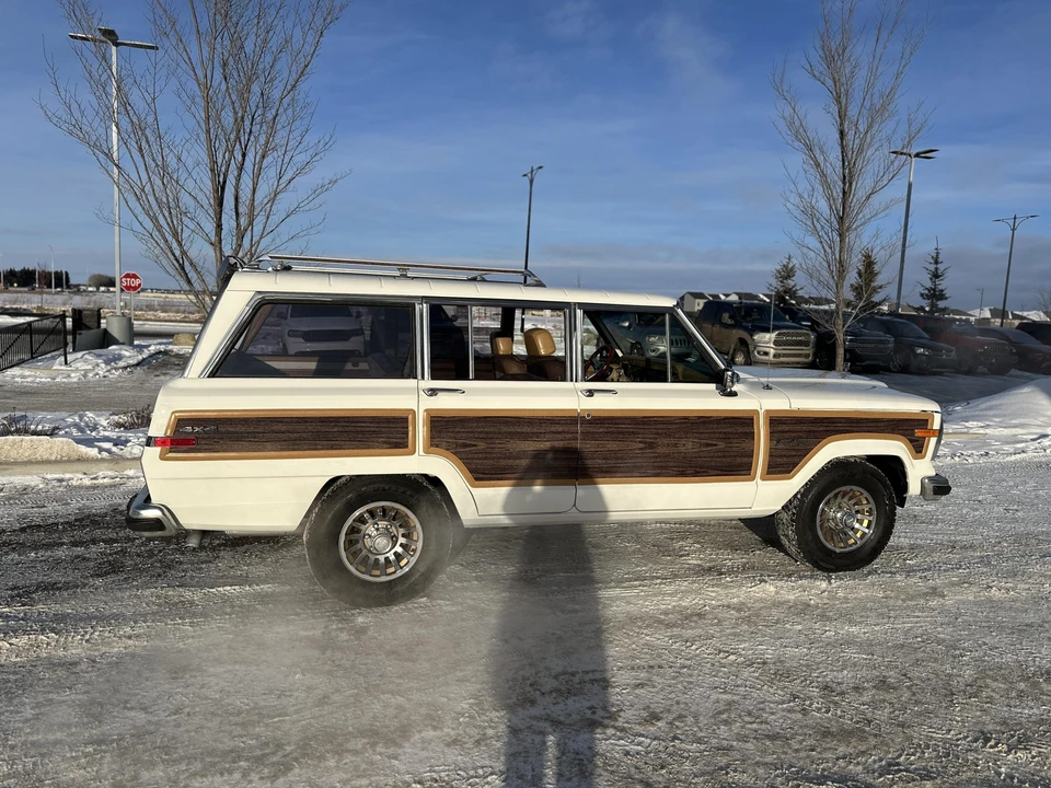 1988 Jeep SJ Grand Wagoneer - Image 8 of 31
