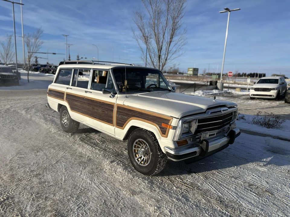 1988 Jeep SJ Grand Wagoneer - Image 9 of 31