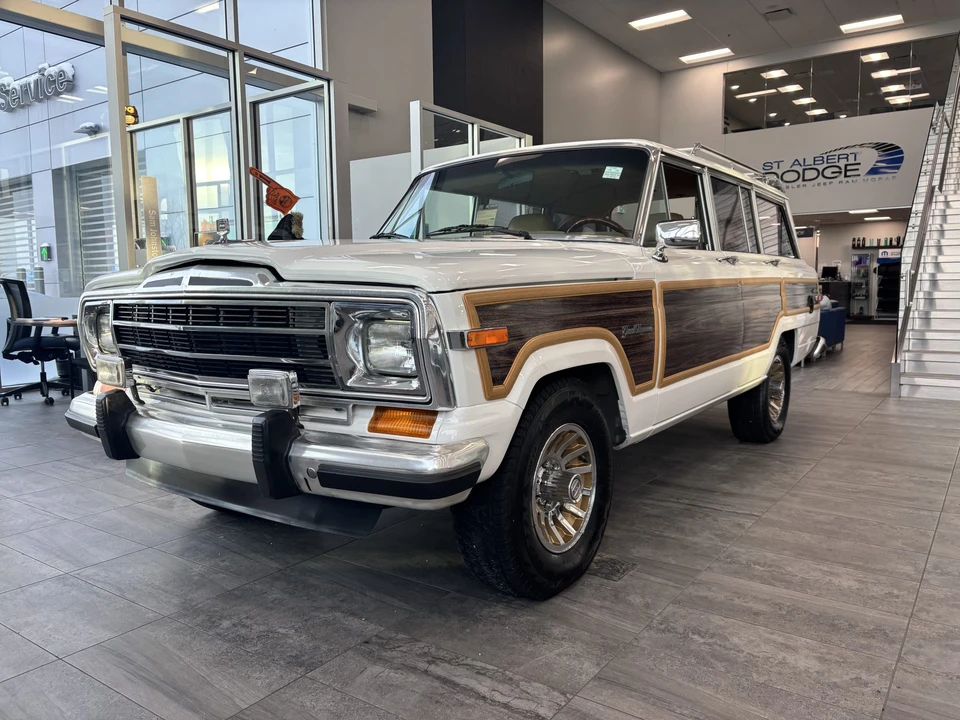 1988 Jeep SJ Grand Wagoneer - Image 13 of 31