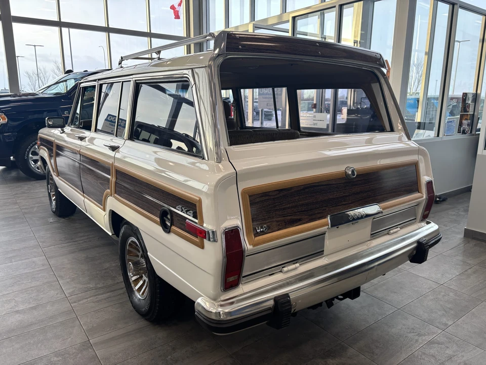 1988 Jeep SJ Grand Wagoneer - Image 15 of 31