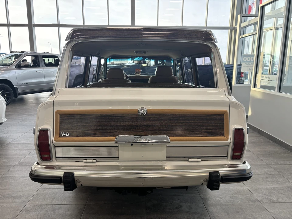 1988 Jeep SJ Grand Wagoneer - Image 16 of 31