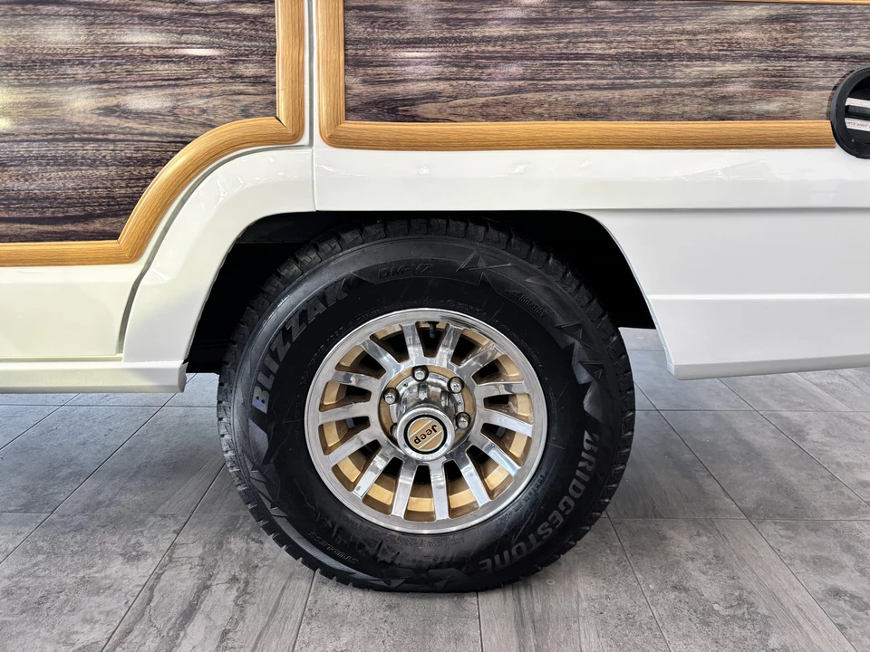 1988 Jeep SJ Grand Wagoneer - Image 23 of 31